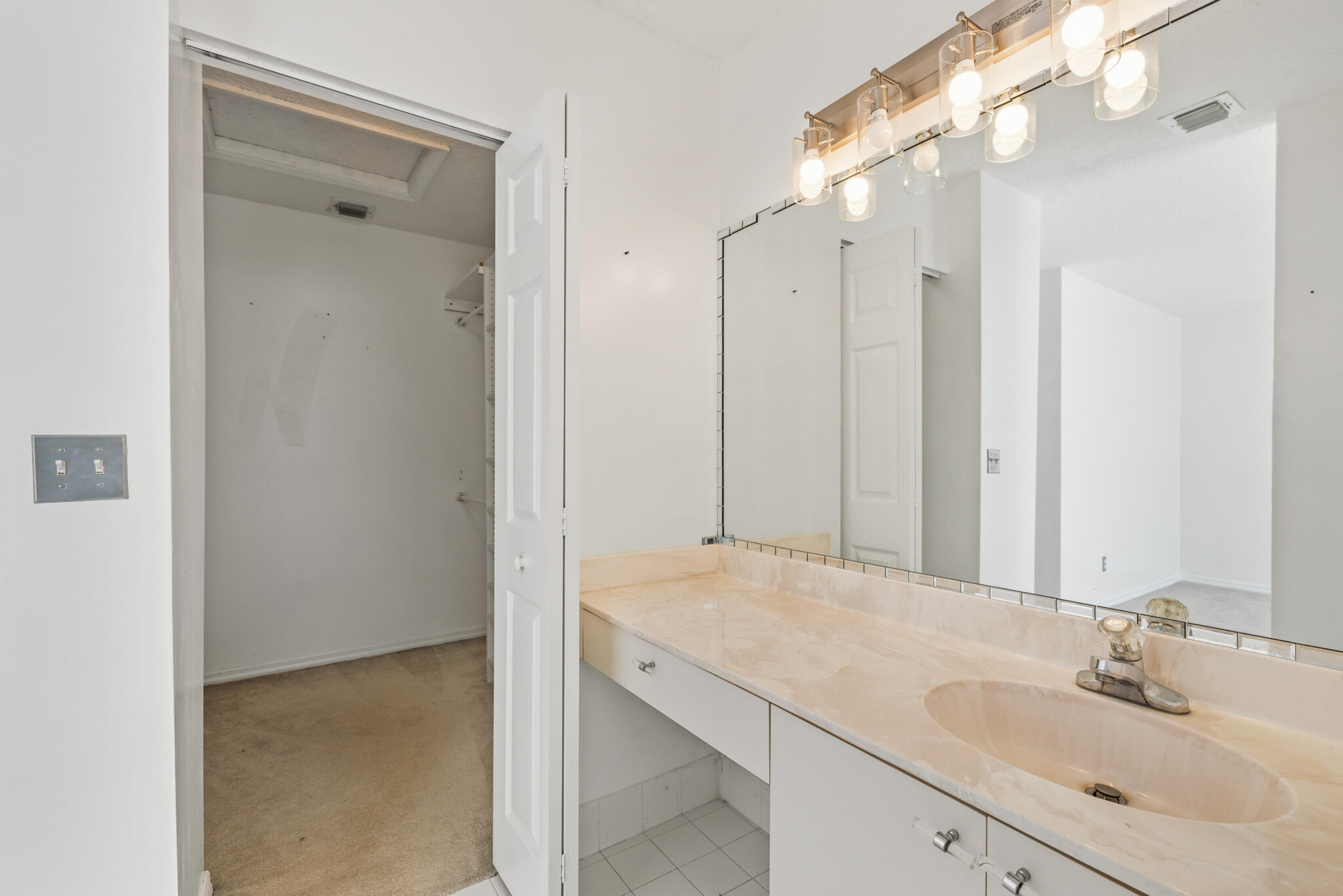 COUNTRY CLUB VILLAGE - Residential