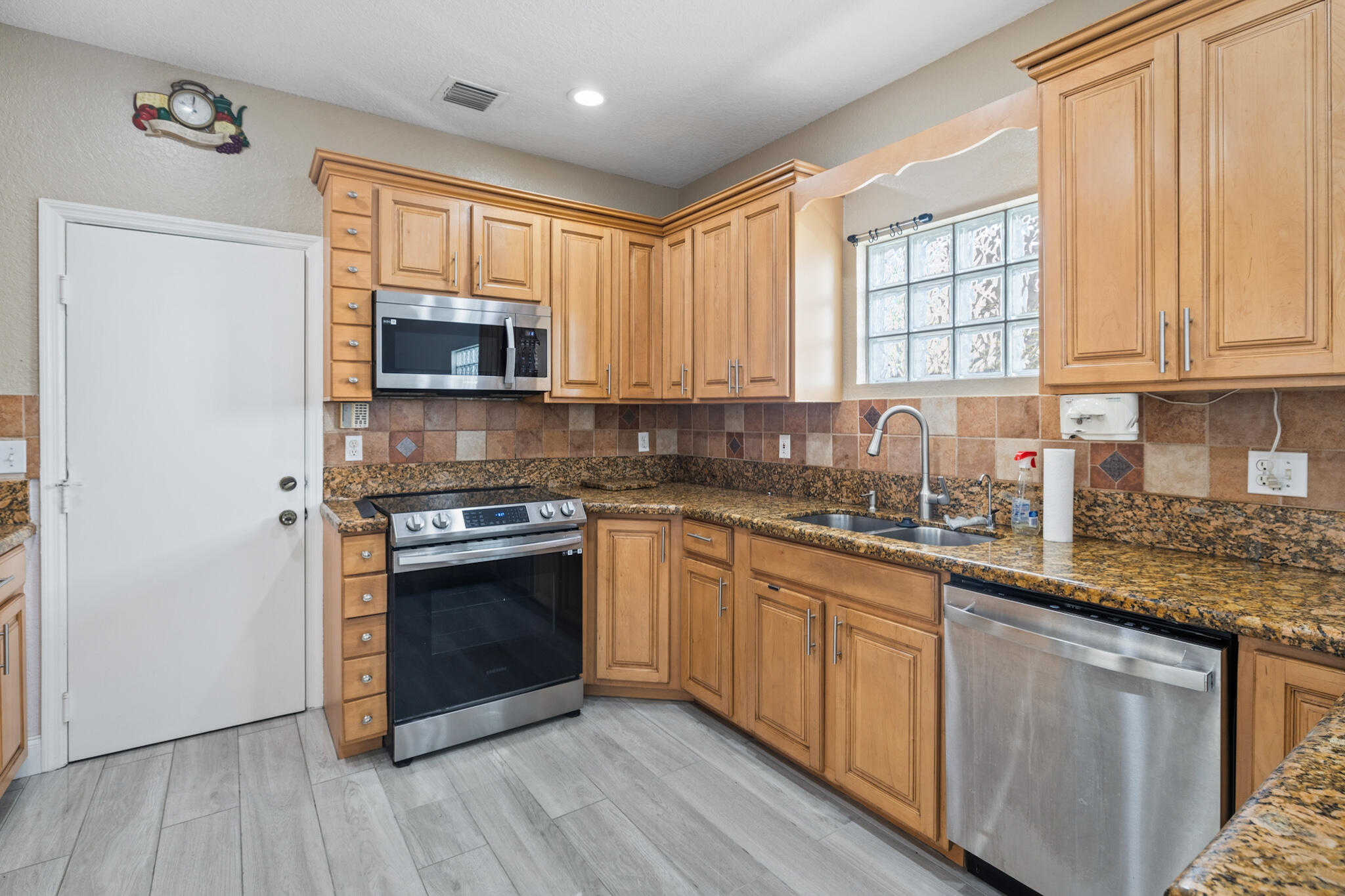 COUNTRY CLUB VILLAGE - Residential