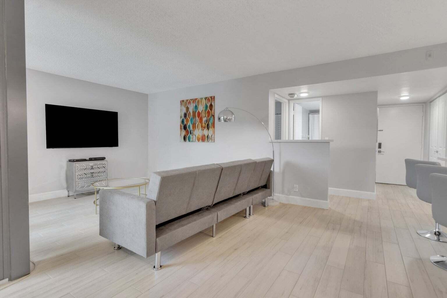 LAVERS DELRAY RACQUET CLUB CONDO - Residential Lease