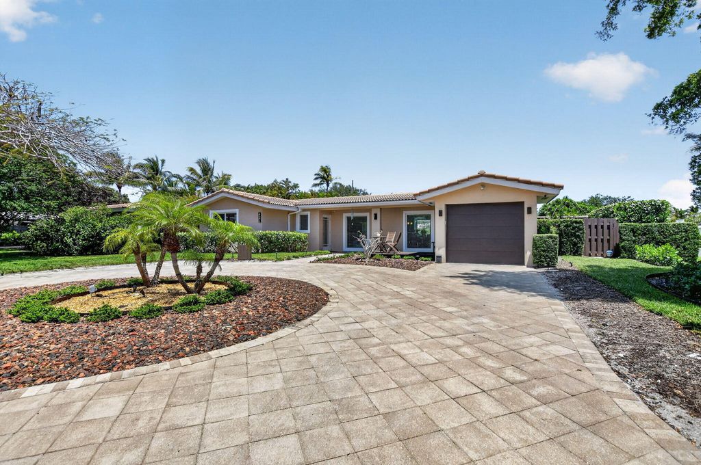 Photo of 424 SW 7th Way, Boca Raton, FL 33486 (MLS # B26023639)