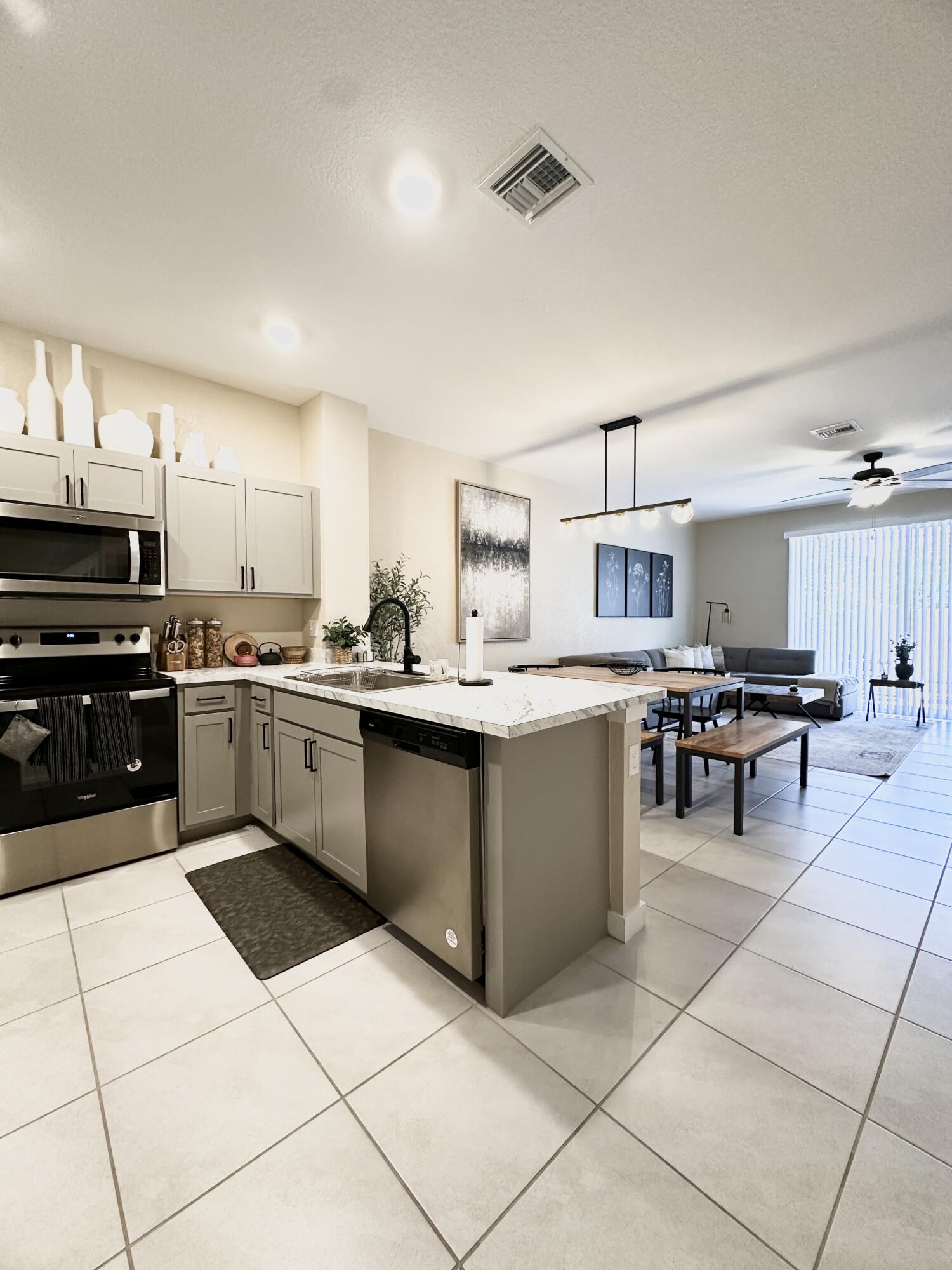 RIVIERA COVE - Residential Lease