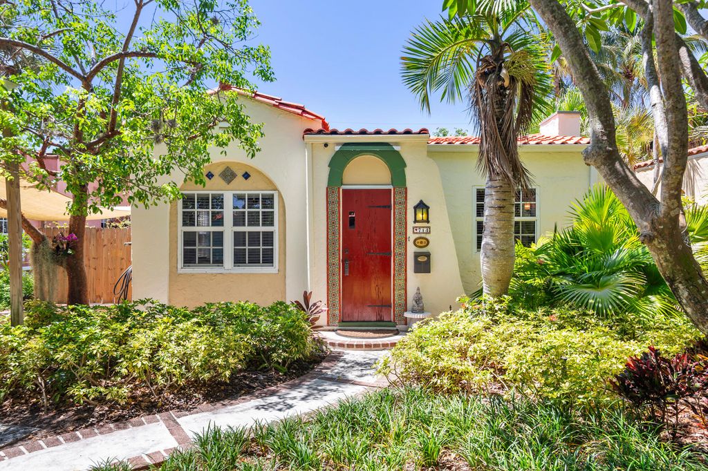 Photo of 714 Sunset Road, West Palm Beach, FL 33401 (MLS # B26031040)