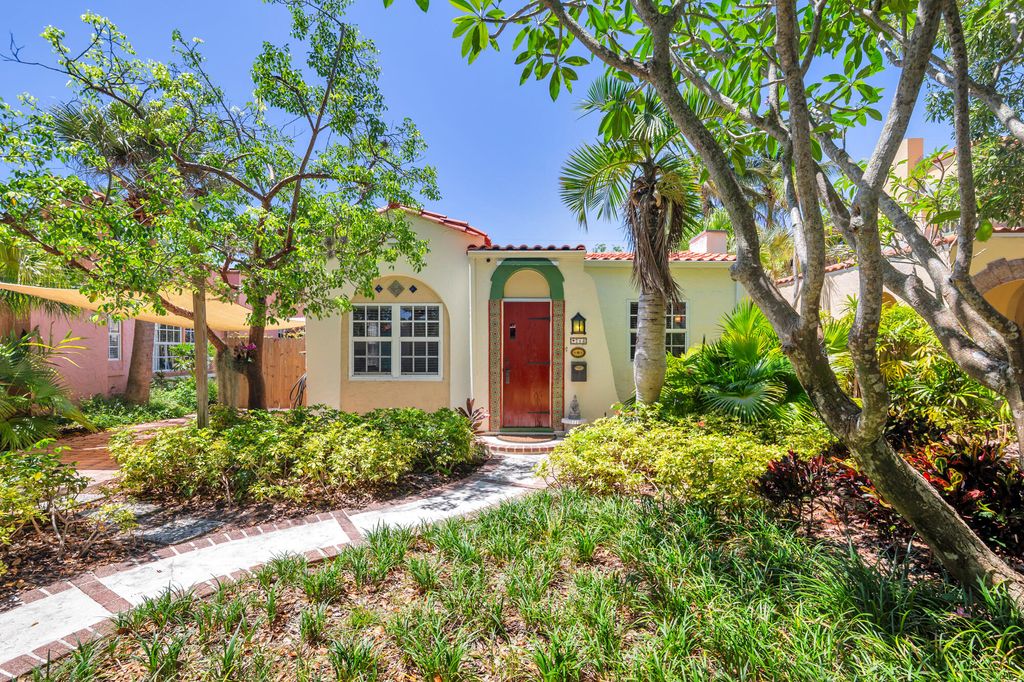 Photo of 714 Sunset Road, West Palm Beach, FL 33401 (MLS # B26031040)