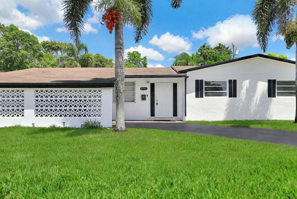 Photo of 4723 NW 4TH Street, Plantation, FL 33317 (MLS # B26070023)