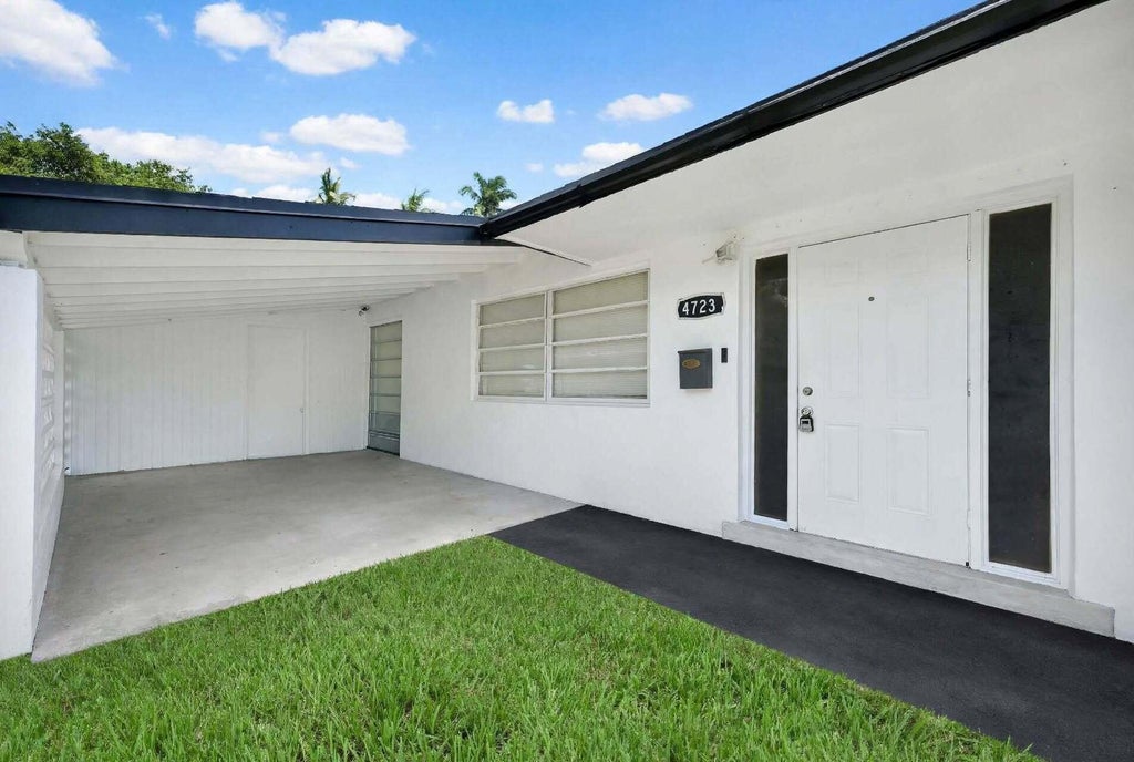 Photo of 4723 NW 4TH Street, Plantation, FL 33317 (MLS # B26070023)