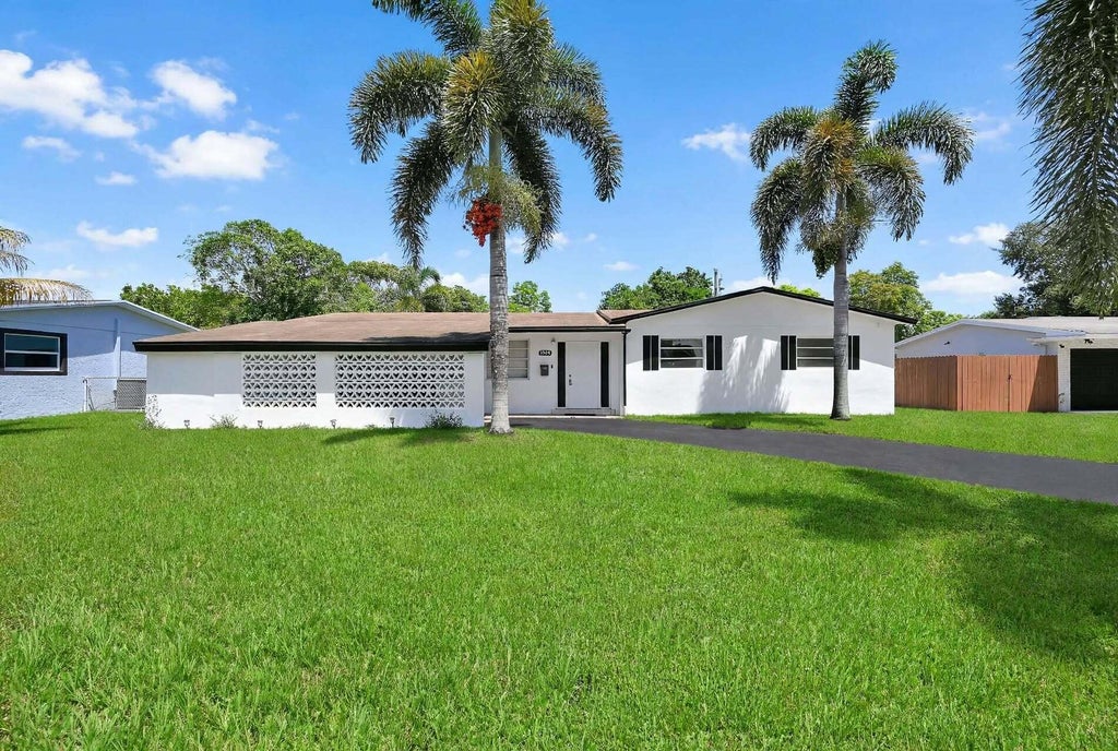Photo of 4723 NW 4TH Street, Plantation, FL 33317 (MLS # B26070023)