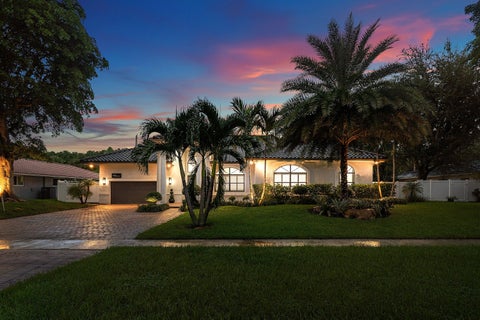 Photo of 6821 N GRANDE Drive, Boca Raton, FL 33433 (MLS # B26079572)