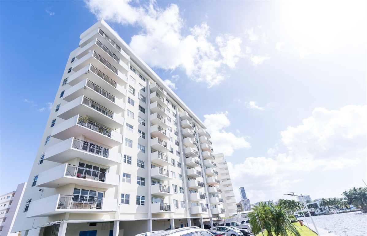 401 Golden Isles Drive 412