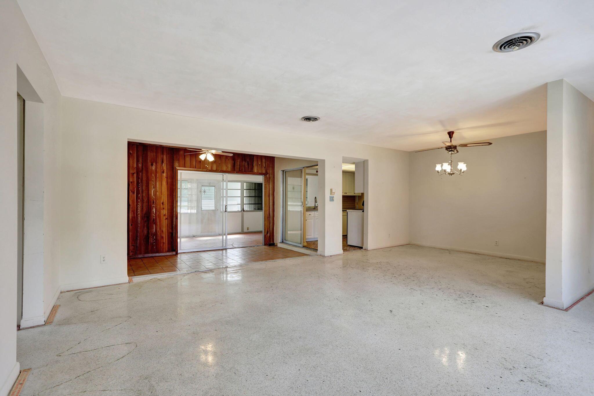 2210 NE 40th Court