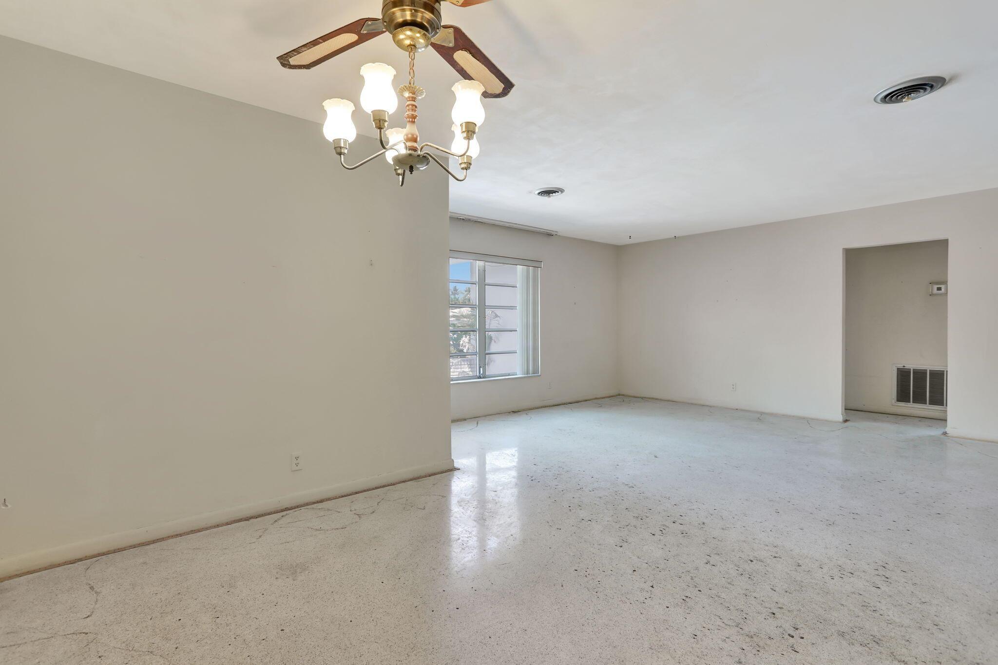 2210 NE 40th Court