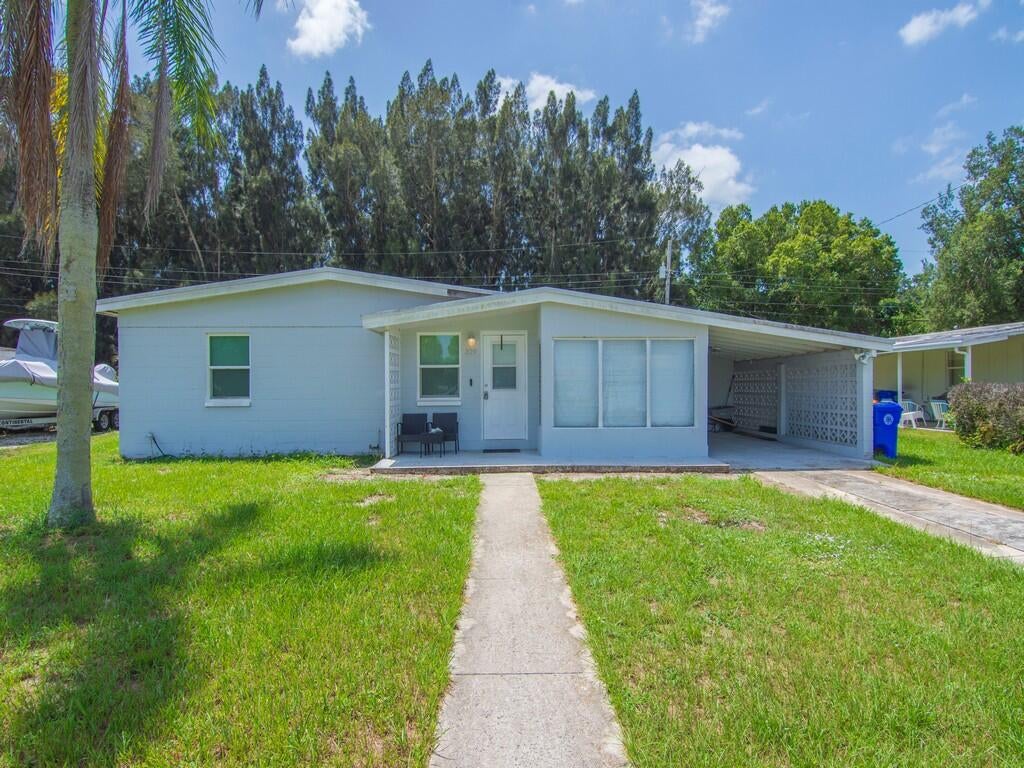 Photo of 329 21st Road SW, Vero Beach, FL 32962 (MLS # B26074440)