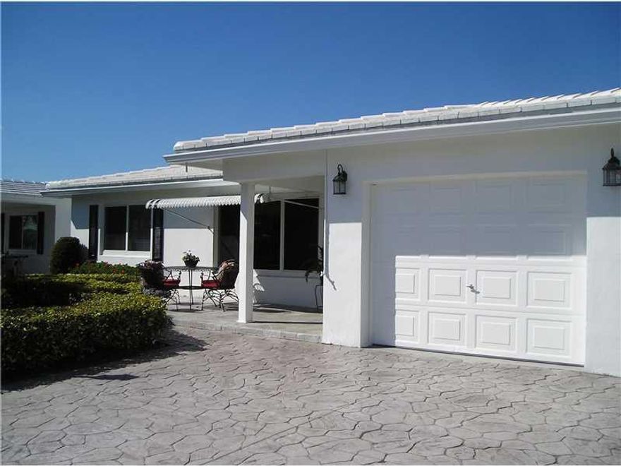 STUNNING AND DESIGNER DECORATED HOME,CLOSE TO NORTH CLUBHOUSE AND HEATED POOL,LARGE FAMILY ROOM,LARGE PATIO IN THE BACK PLUS LARGE BALCONY IN THE FRONT,FREE GOLF FOR OWNERS,BRAND NEW AC,NEW W/H,NEW ELECTRICAL PANEL,ROOF REDONE 3 YEARS, HURRICANE DOORS AND  WINDOWS,MAINTENANCE INCLUDE WATER, SEWER,HOUSE AND ROOF PAINTING,COURTESY BUS,NO LAND LEASE, 2 CLUBHOUSES/HEATED POOLS, EAST OF 95, NEAR SHOPS AND RESTO, 10 MIN TO BEACH,15 MIN. TO AIRPORT AND SEAPORT, PETS OK, +55 COMMUNITY