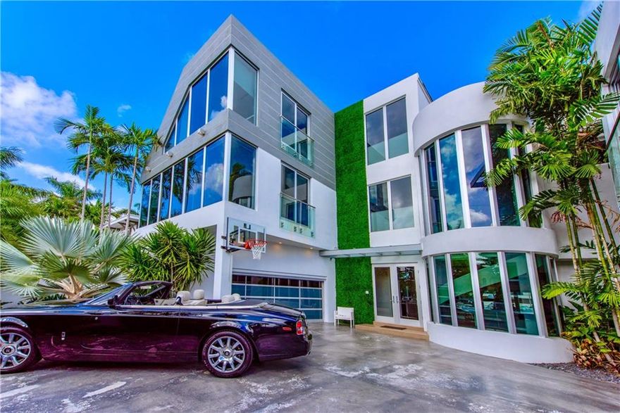 Live in modern elegance on the most attractive street in Coral Ridge. Perfect for entertaining from pool deck to rooftop, the indoor & outdoor spaces meld seamlessly featuring contemporary design elements and the latest home technology. This gated waterfront estate offers privacy and security. With 90' Waterfront, you can dock two boats or one up to 80' yacht. Three levels allow the bedrooms and living areas to be dispersed for comfort and ease of living and hosting guests. Within Bayview School District.