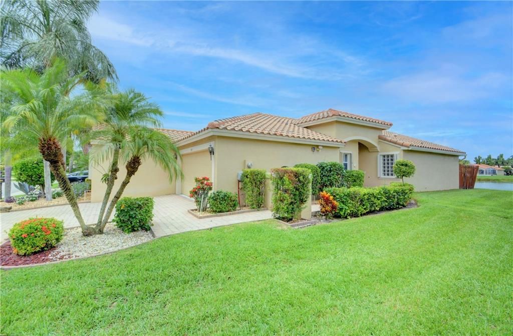 Photo of 7429 S Granville Ave, Boynton Beach, FL 33437 (MLS # F10299334)