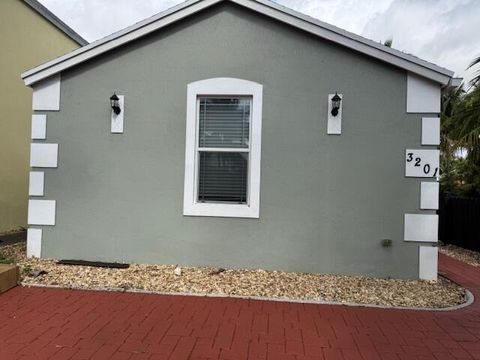 3201 Johns Place Palm Springs FL 33461