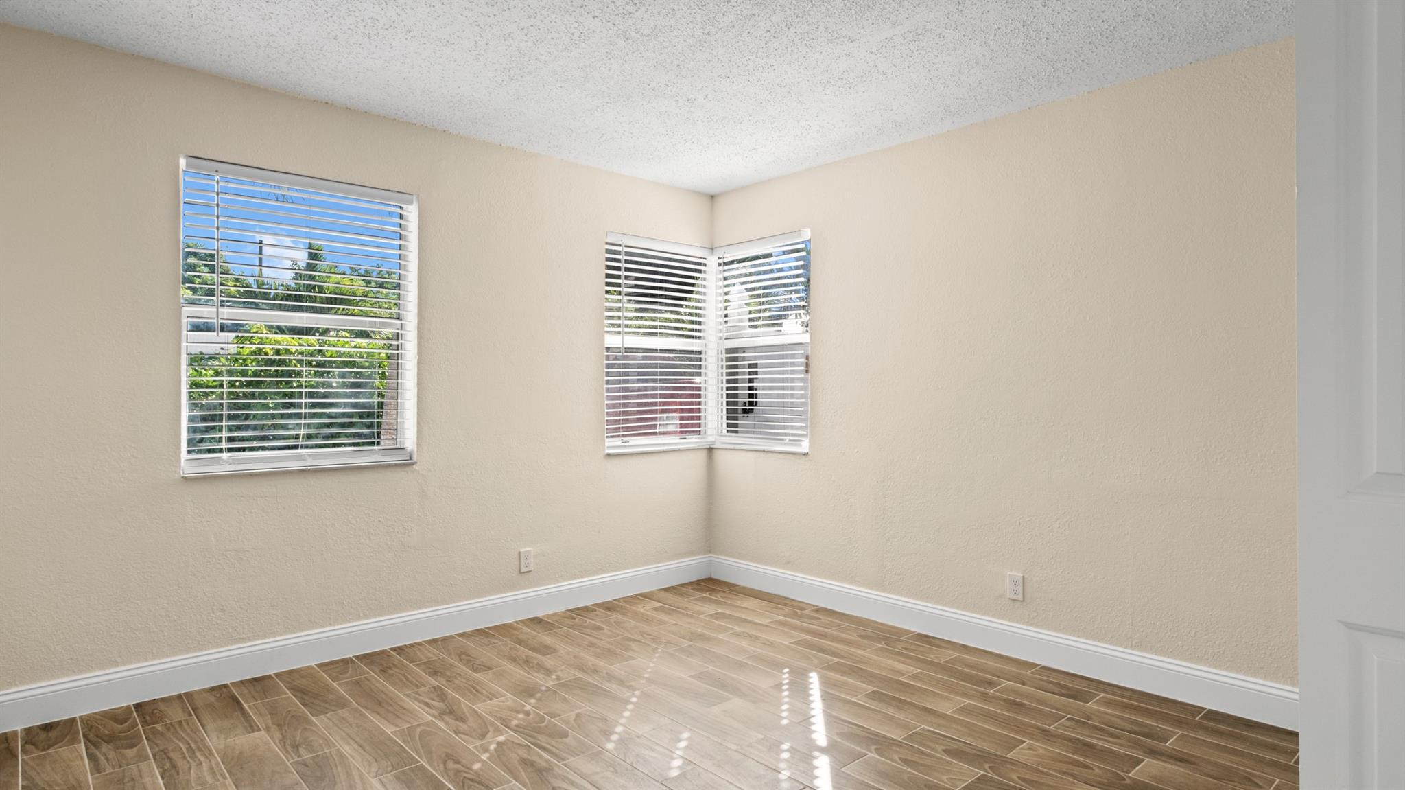 Cresthaven 6 41-37 B - Residential Lease