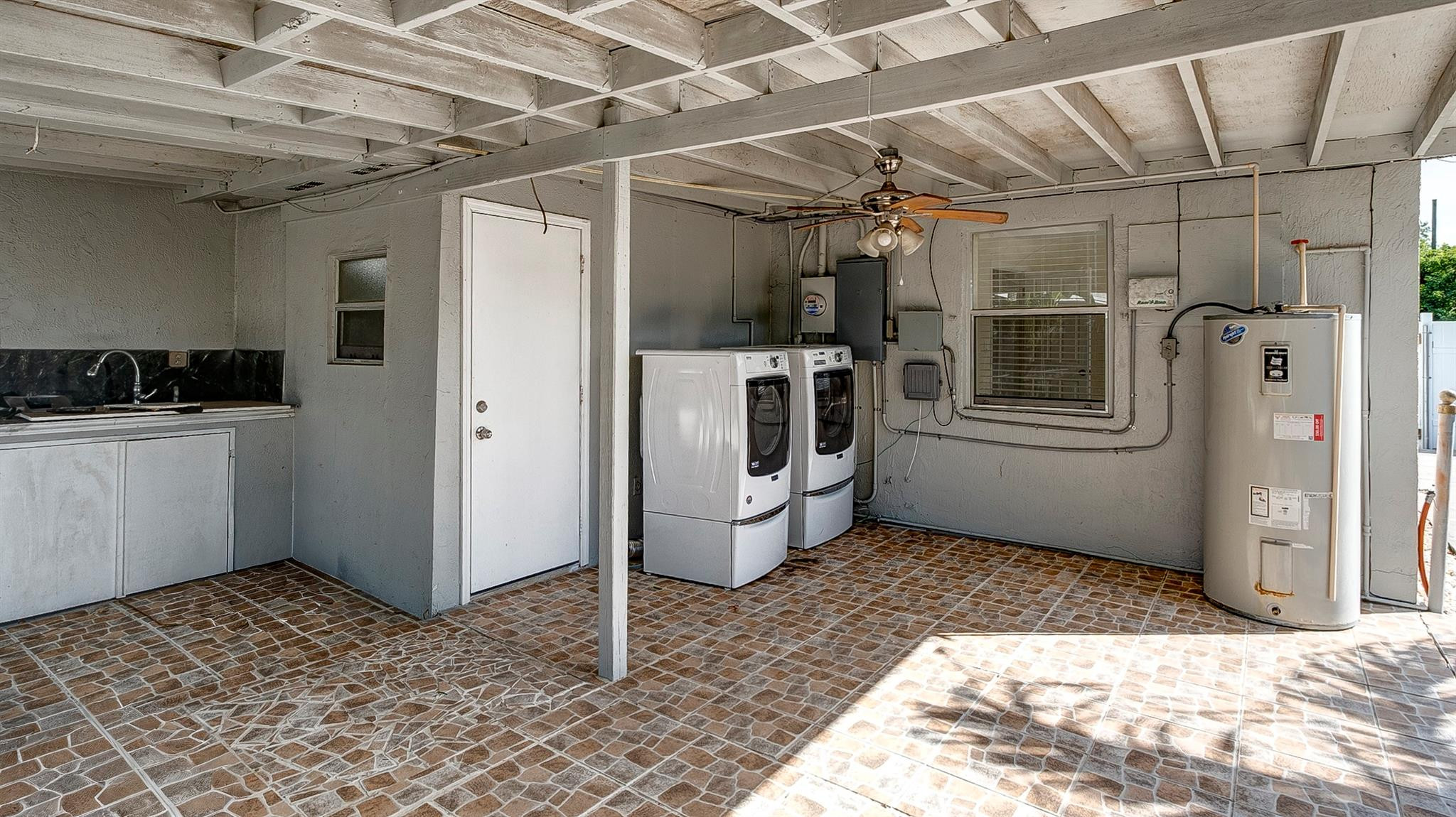 Cresthaven 6 41-37 B - Residential Lease