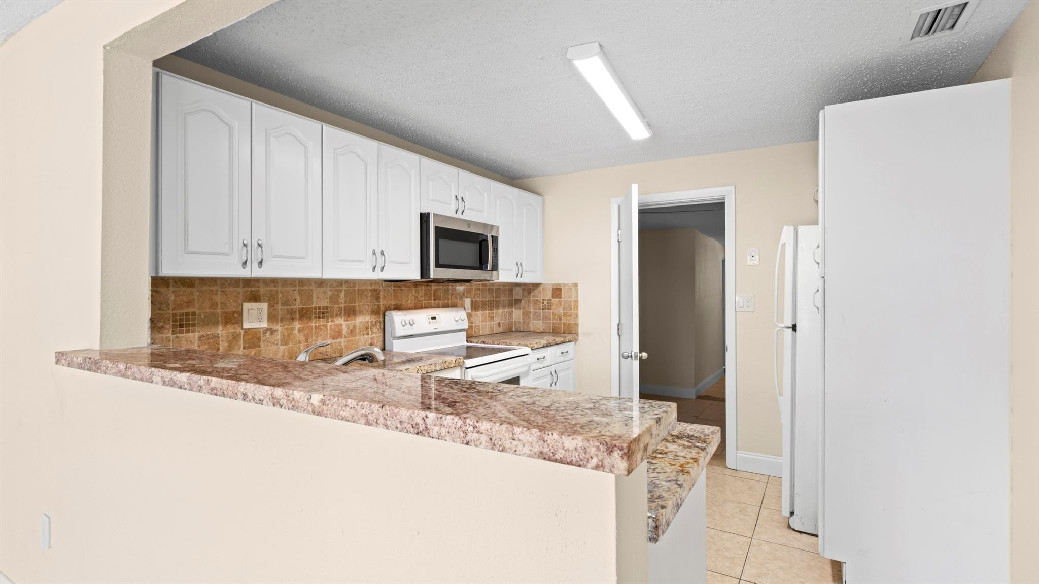 Cresthaven 6 41-37 B - Residential Lease