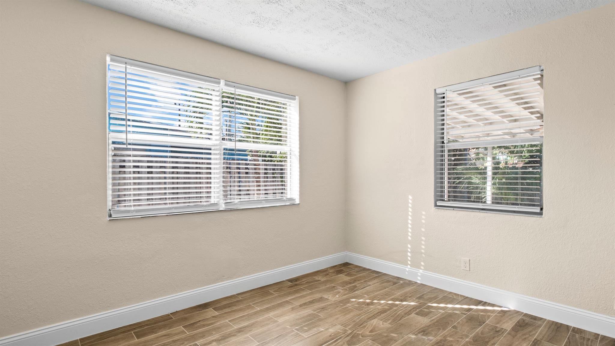 Cresthaven 6 41-37 B - Residential Lease