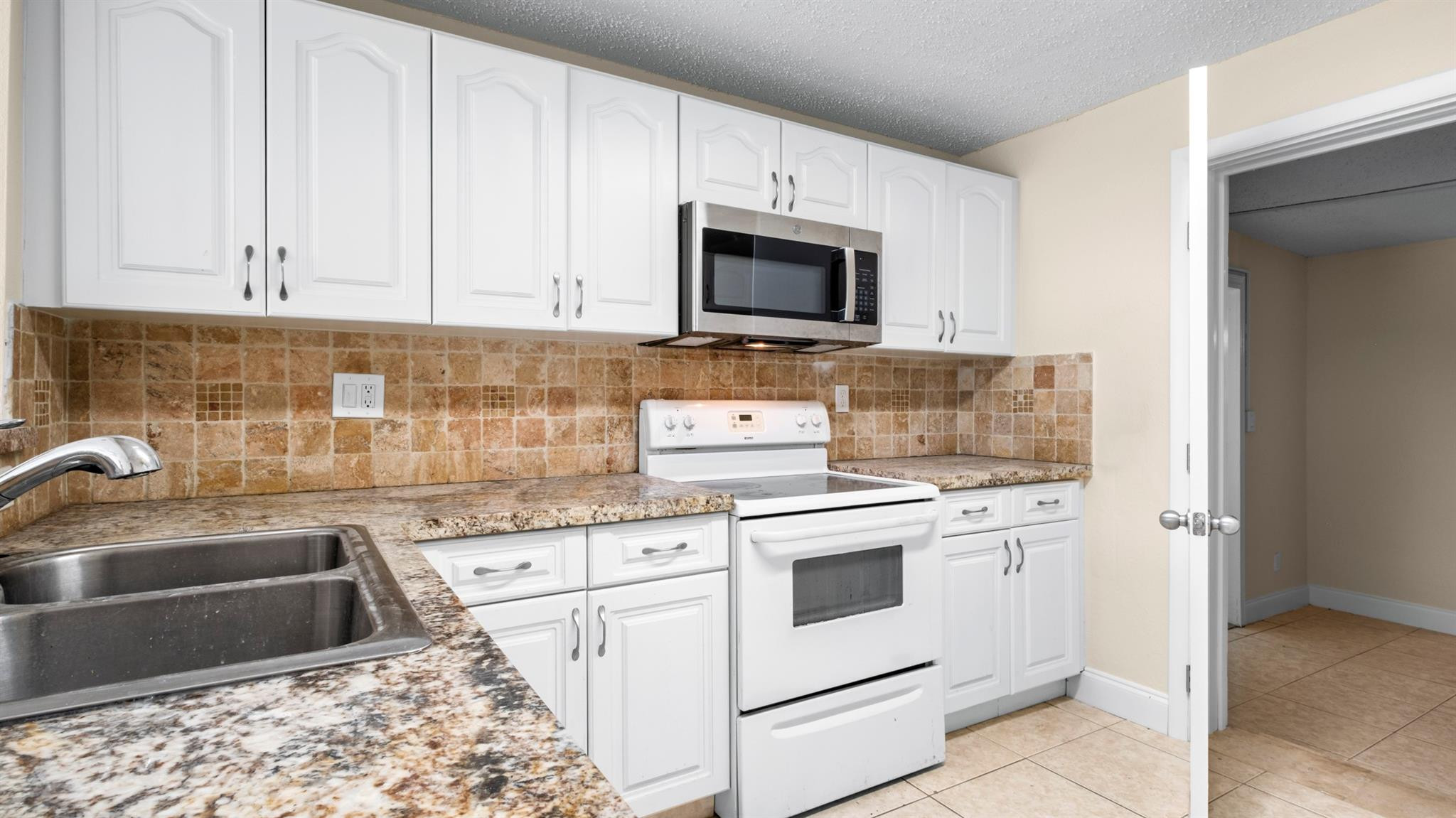 Cresthaven 6 41-37 B - Residential Lease