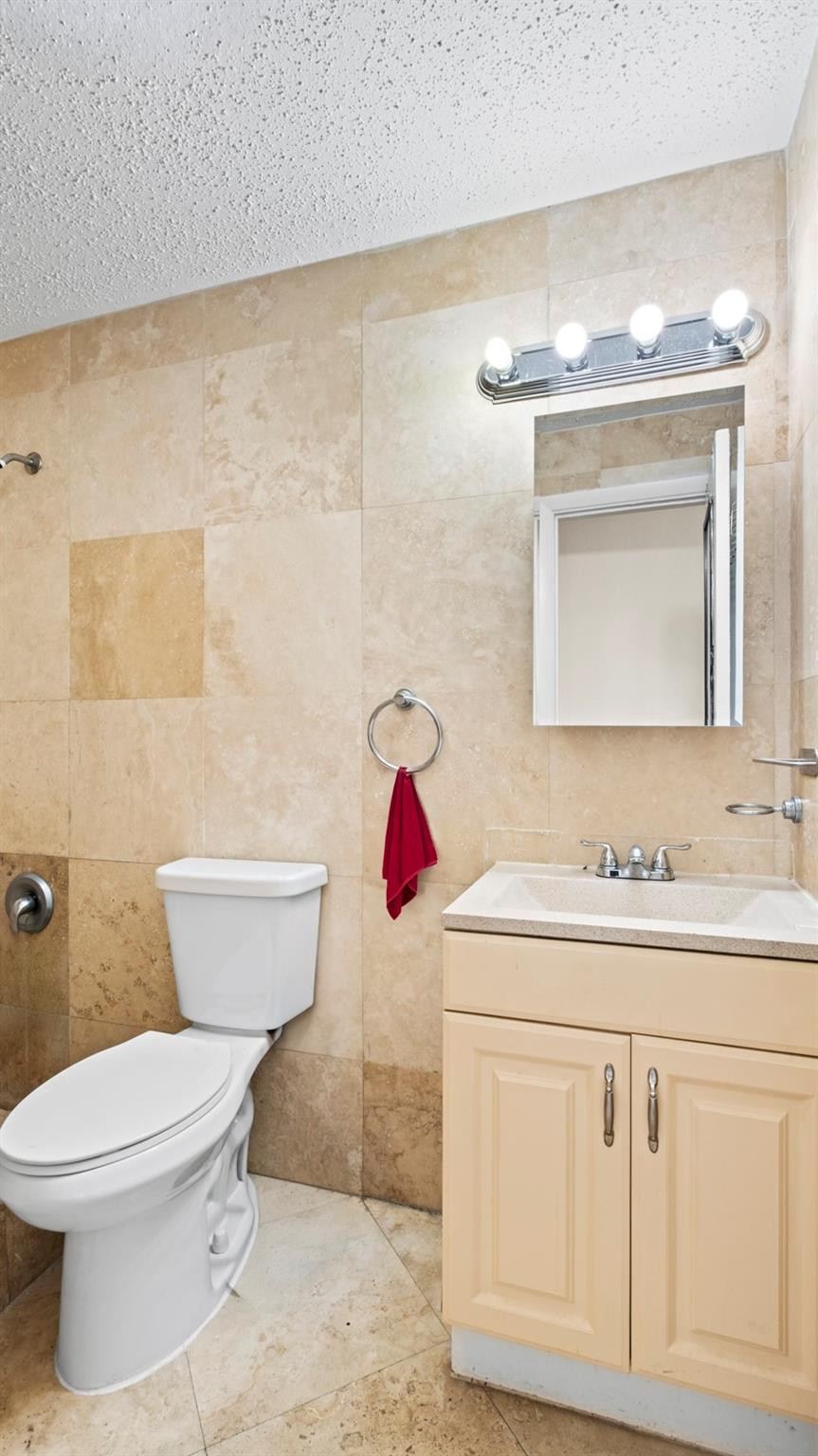 Cresthaven 6 41-37 B - Residential Lease