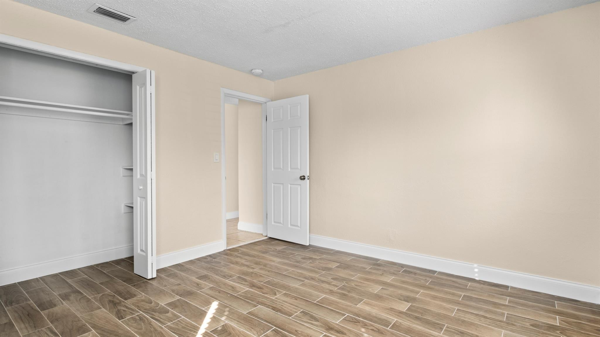 Cresthaven 6 41-37 B - Residential Lease