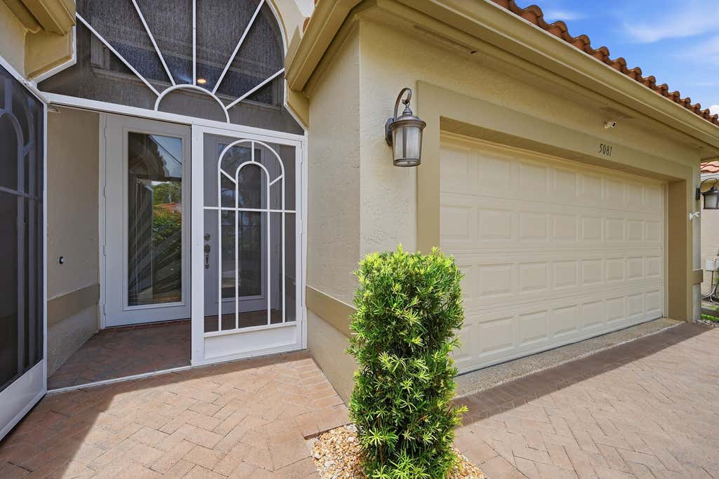Photo of 5081 Glenville Drive, Boynton Beach, FL 33437 (MLS # B26036506)