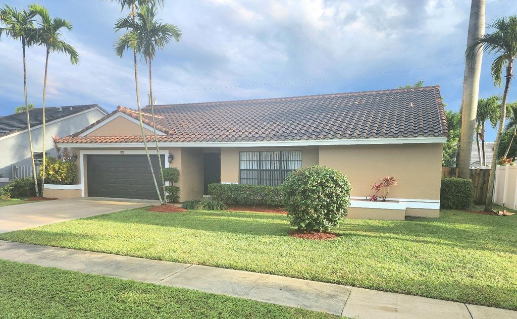 Photo of 392 Seneca Lane, Boca Raton, FL 33487 (MLS # R11079889)