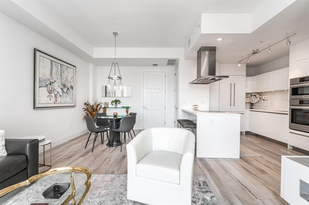 TOWER 155 - Residential Lease