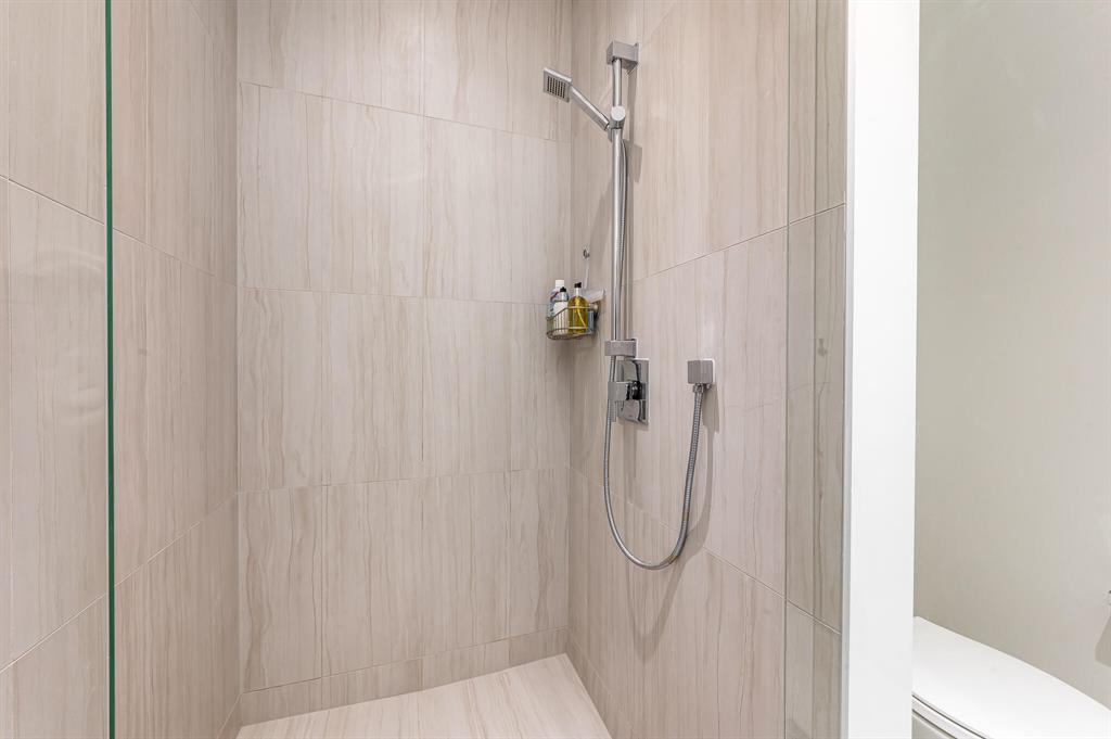 TOWER 155 - Residential Lease