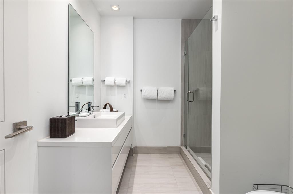 TOWER 155 - Residential Lease