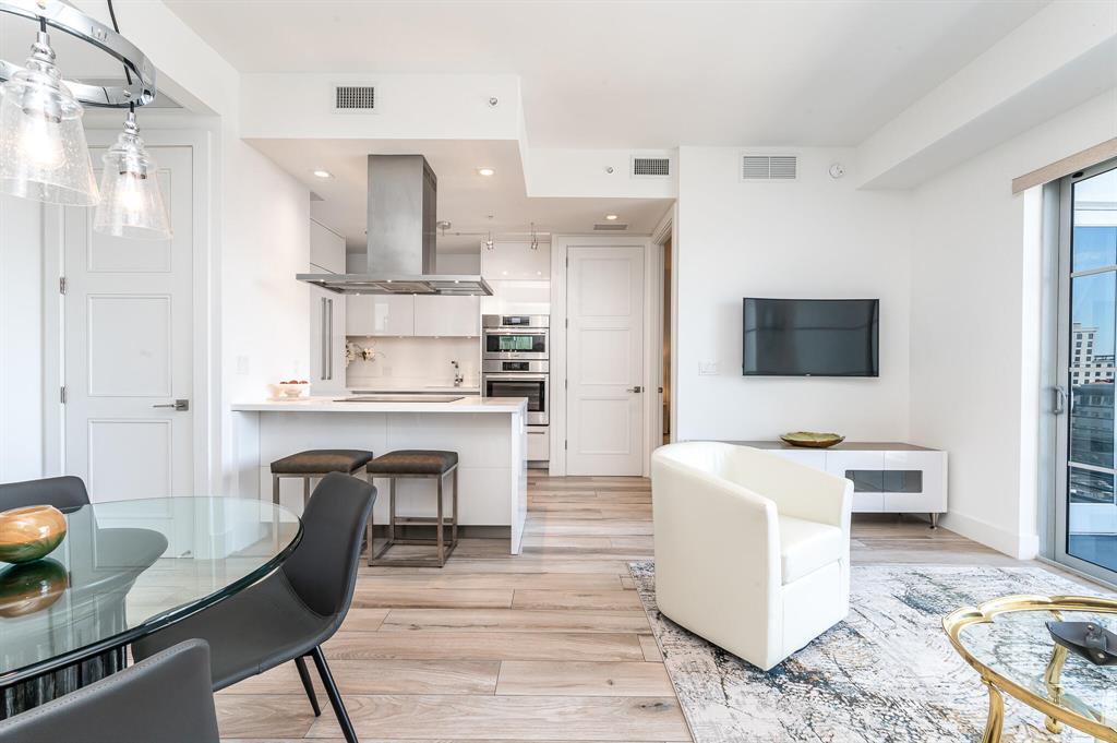 TOWER 155 - Residential Lease