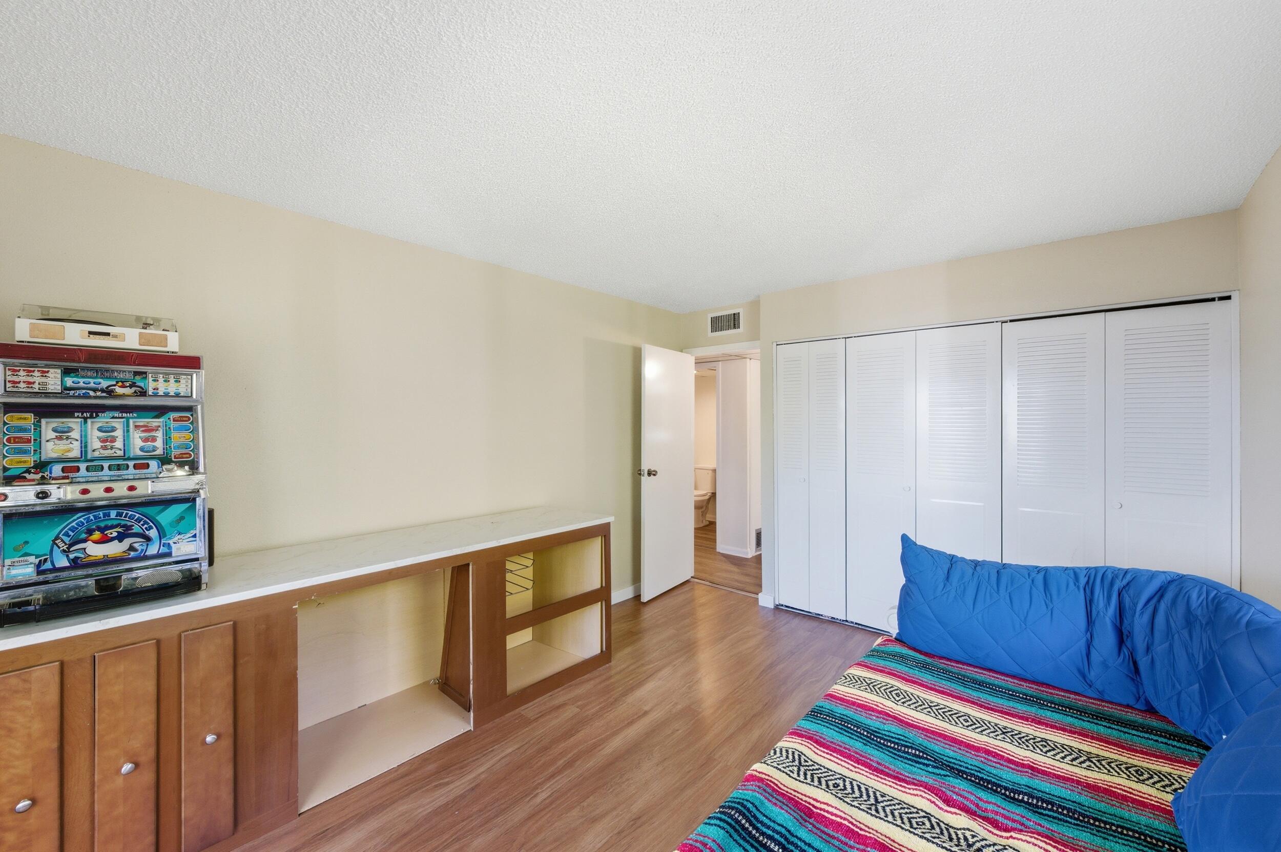 KINGS POINT - Residential