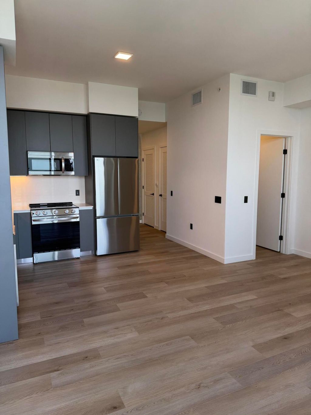 Photo of 307 SW 5th Street #Ph2811, Fort Lauderdale, FL 33315 (MLS # B26034955)
