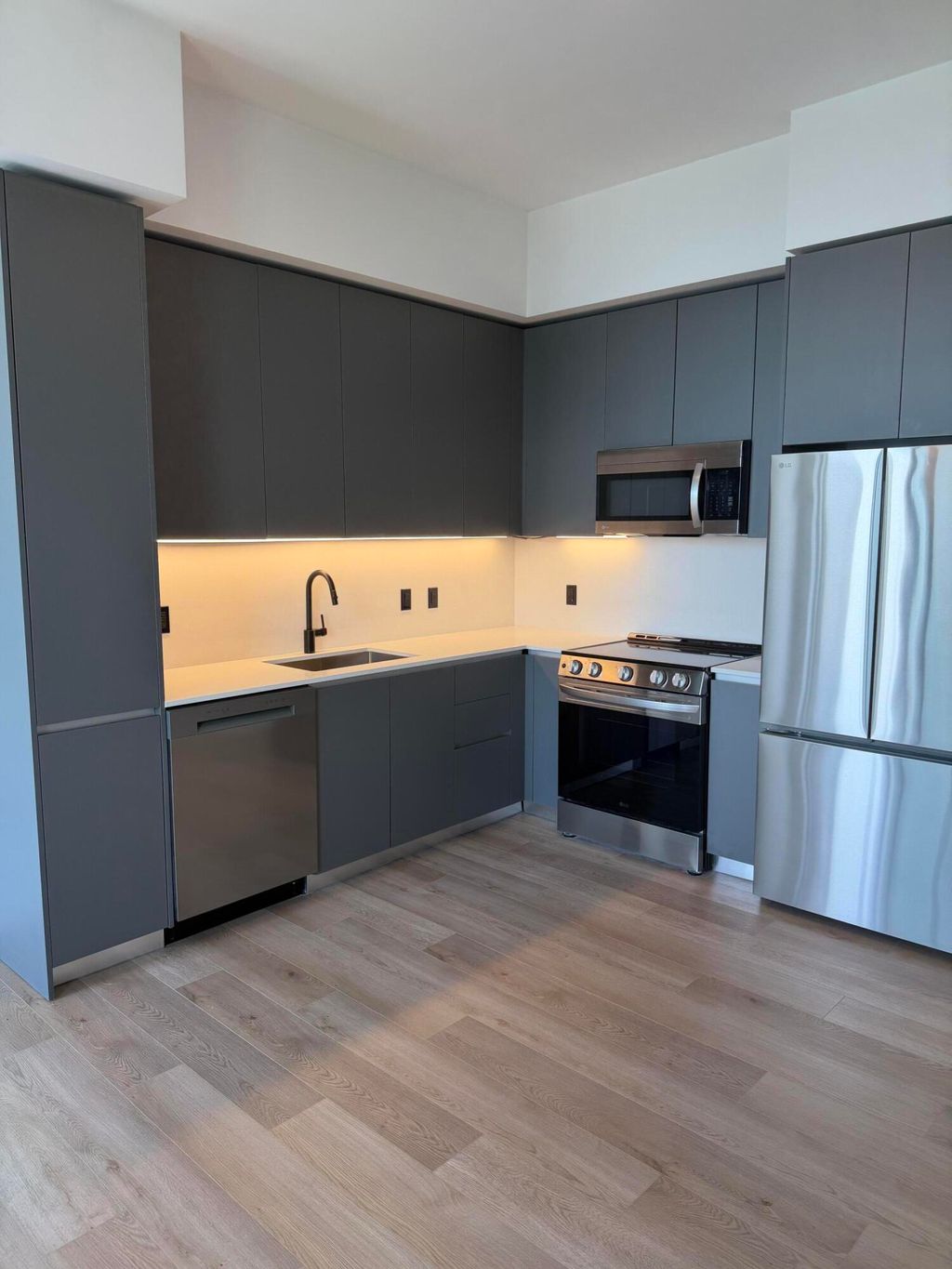 Photo of 307 SW 5th Street #Ph2811, Fort Lauderdale, FL 33315 (MLS # B26034955)