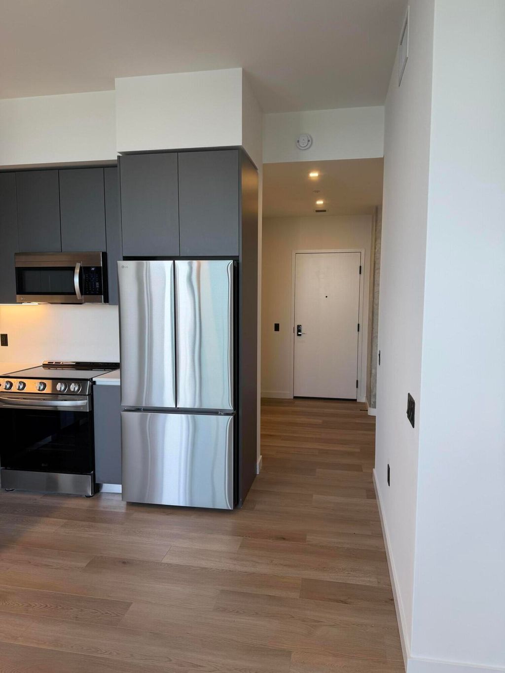 Photo of 307 SW 5th Street #Ph2811, Fort Lauderdale, FL 33315 (MLS # B26034955)