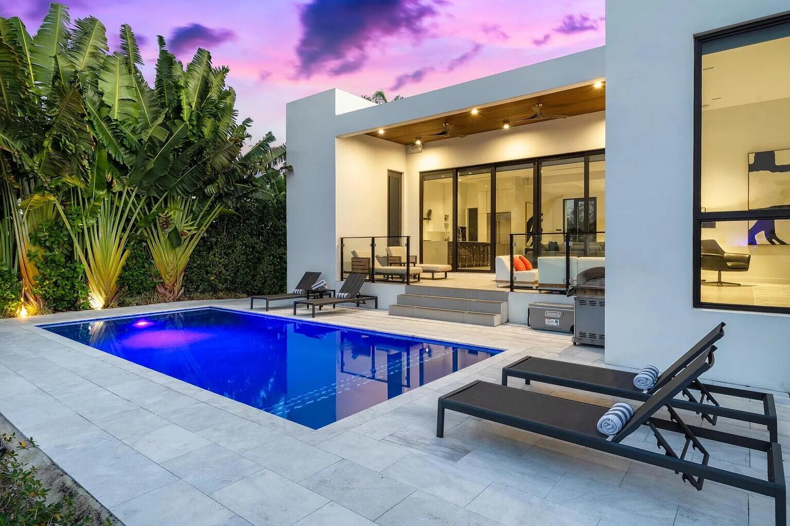 1905 N Hibiscus Drive