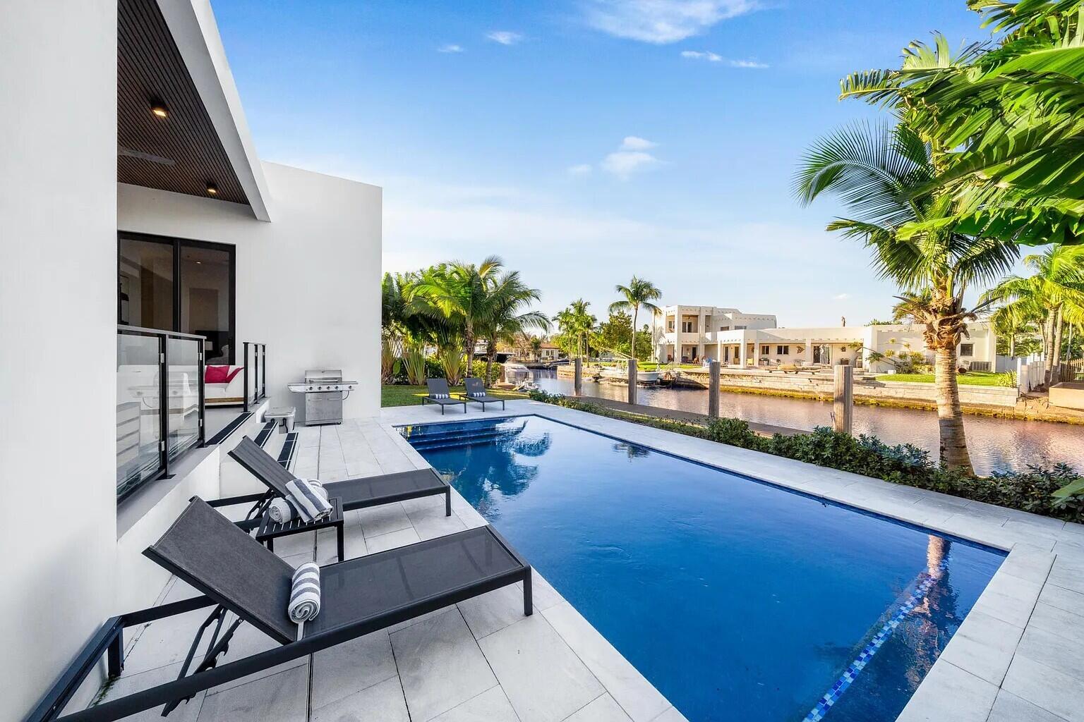 1905 N Hibiscus Drive