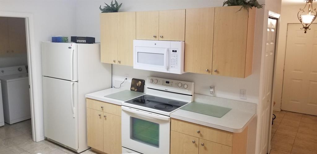 SPANISH LAKES RIVERFRONT LEASEHOLD ESTATES - Residential