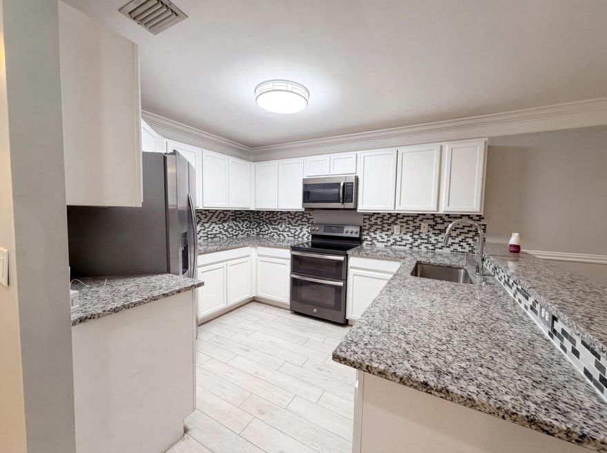 Experience a thoughtfully arranged residence at 917 Imperial Lake Rd, designed for comfortable living. Inside, the kitchen features all stainless steel appliances complemented by an accent backsplash, enhancing its modern aesthetic. The primary bedroom is well-appointed with a walk in closet, and its accompanying bathroom provides double sinks for added utility. Discover modern updates and thoughtful functionality in this must-see home.. Included 100-Day Home Warranty with buyer activation