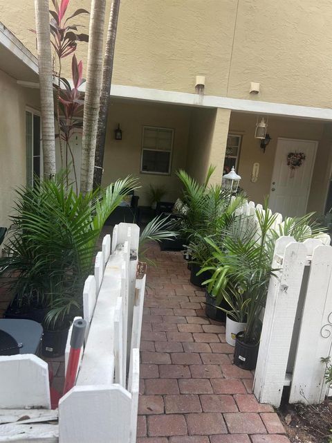 2102 N Maplewood Drive Greenacres FL 33415
