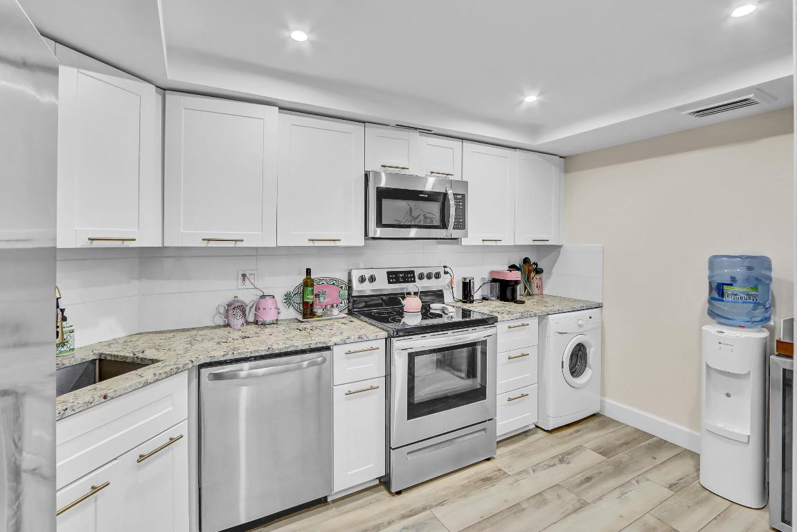 LANDS OF THE PRESIDENT CONDO 2 - Residential Lease