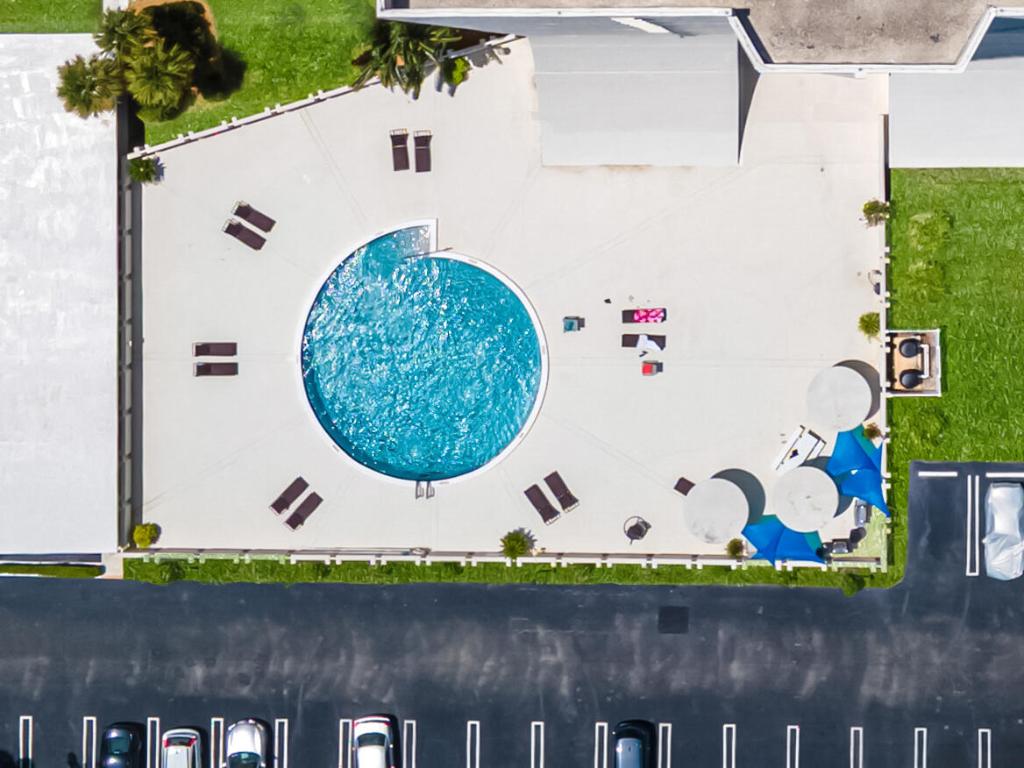 LANDS OF THE PRESIDENT CONDO 2 - Residential Lease