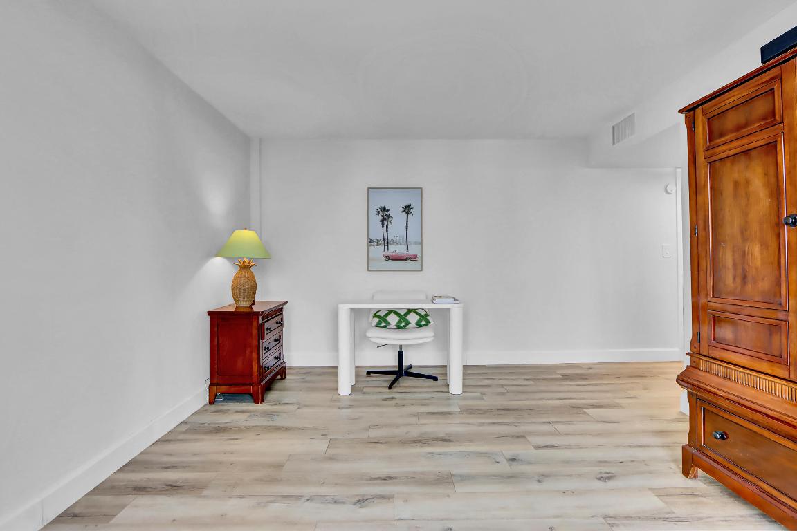 LANDS OF THE PRESIDENT CONDO 2 - Residential Lease