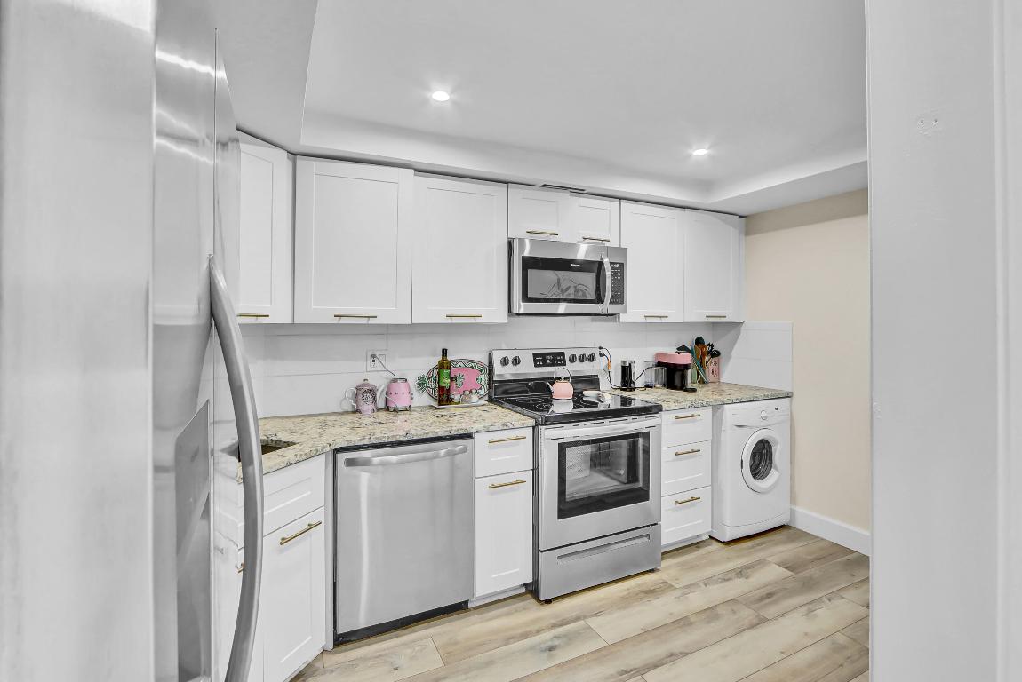 LANDS OF THE PRESIDENT CONDO 2 - Residential Lease