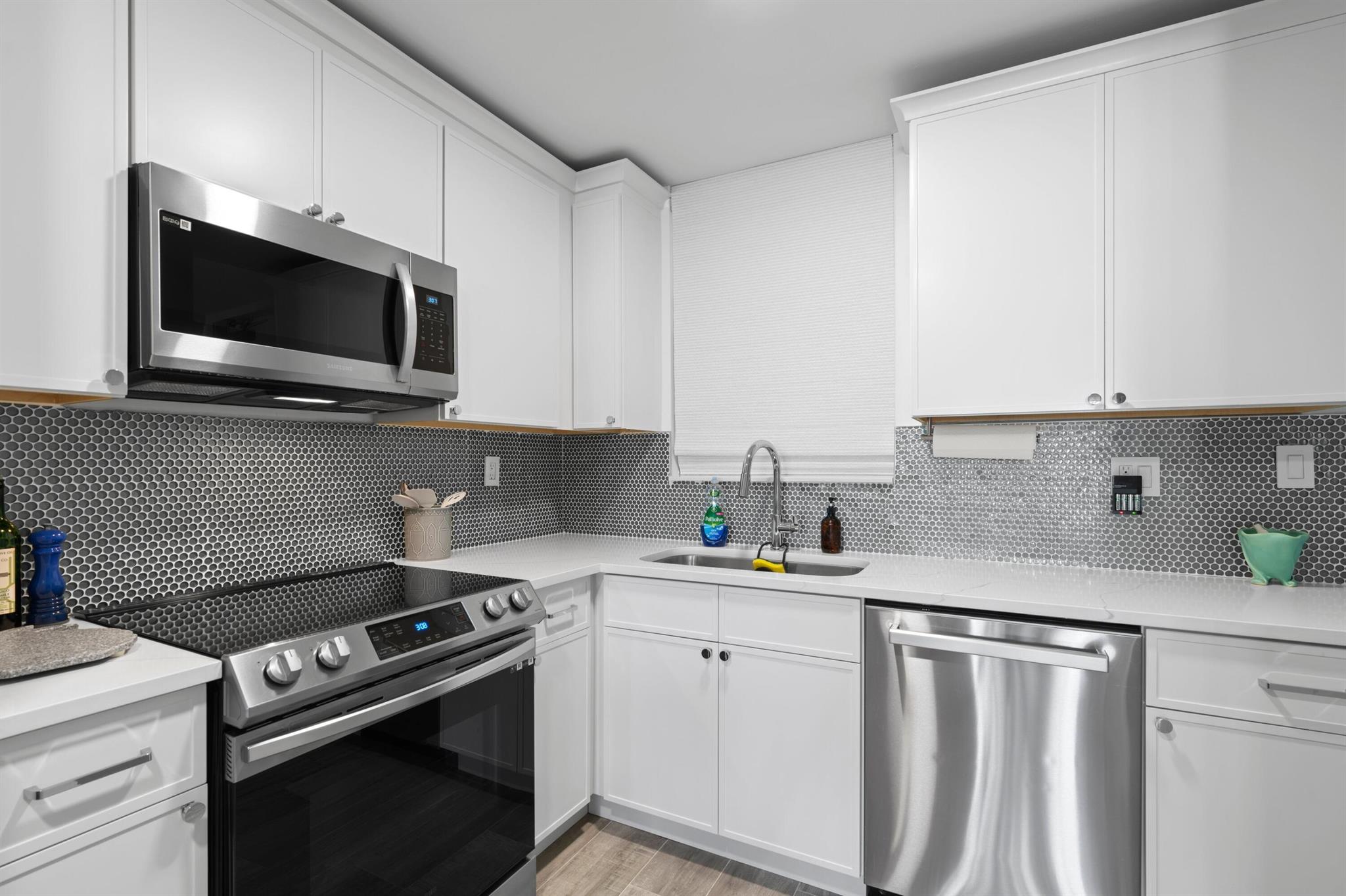 YACHT CLUB TOWERS CONDO - Residential Lease