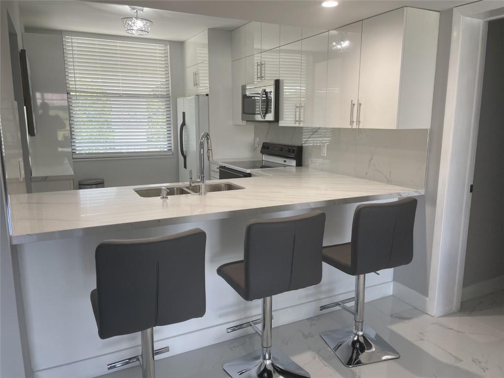 Condo 18 Of Whitehall Con - Residential Lease