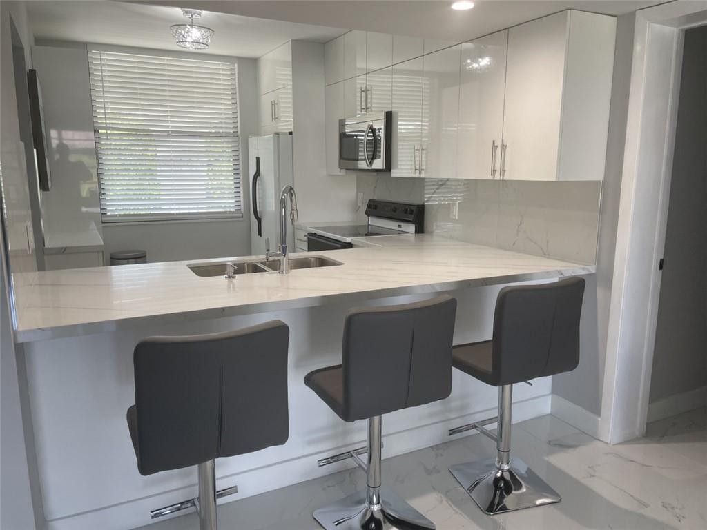 Photo of 1721 Whitehall Drive #404, Davie, FL 33324 (MLS # F10540834)