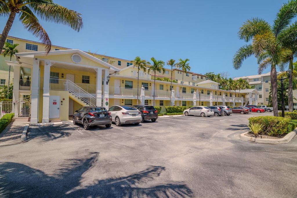 Photo of 2660 NE 8th Avenue #106, Wilton Manors, FL 33334 (MLS # B26026288)