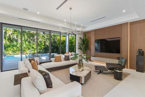 Tiny photo for 450 NE Spanish Court, Boca Raton, FL 33432 (MLS # R11151898)